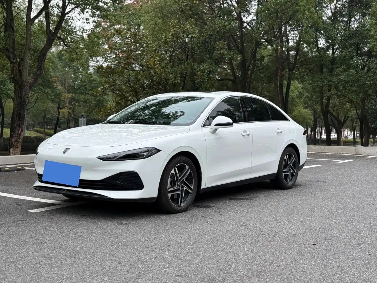 Roewe D7 2023 2023 DMH 125km Excellence Edition