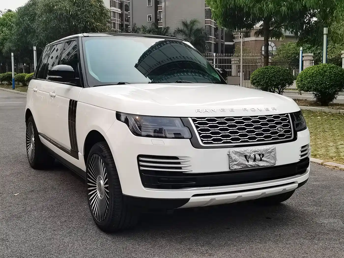 Land Rover Range Rover 2015 3.0 TDV6 Vogue фото 3
