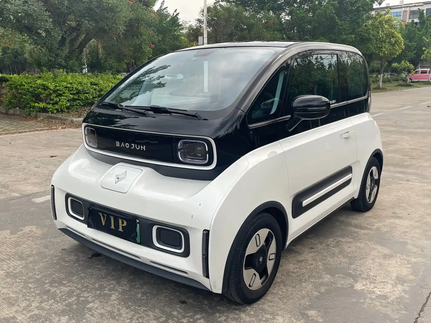 BAOJUN E300