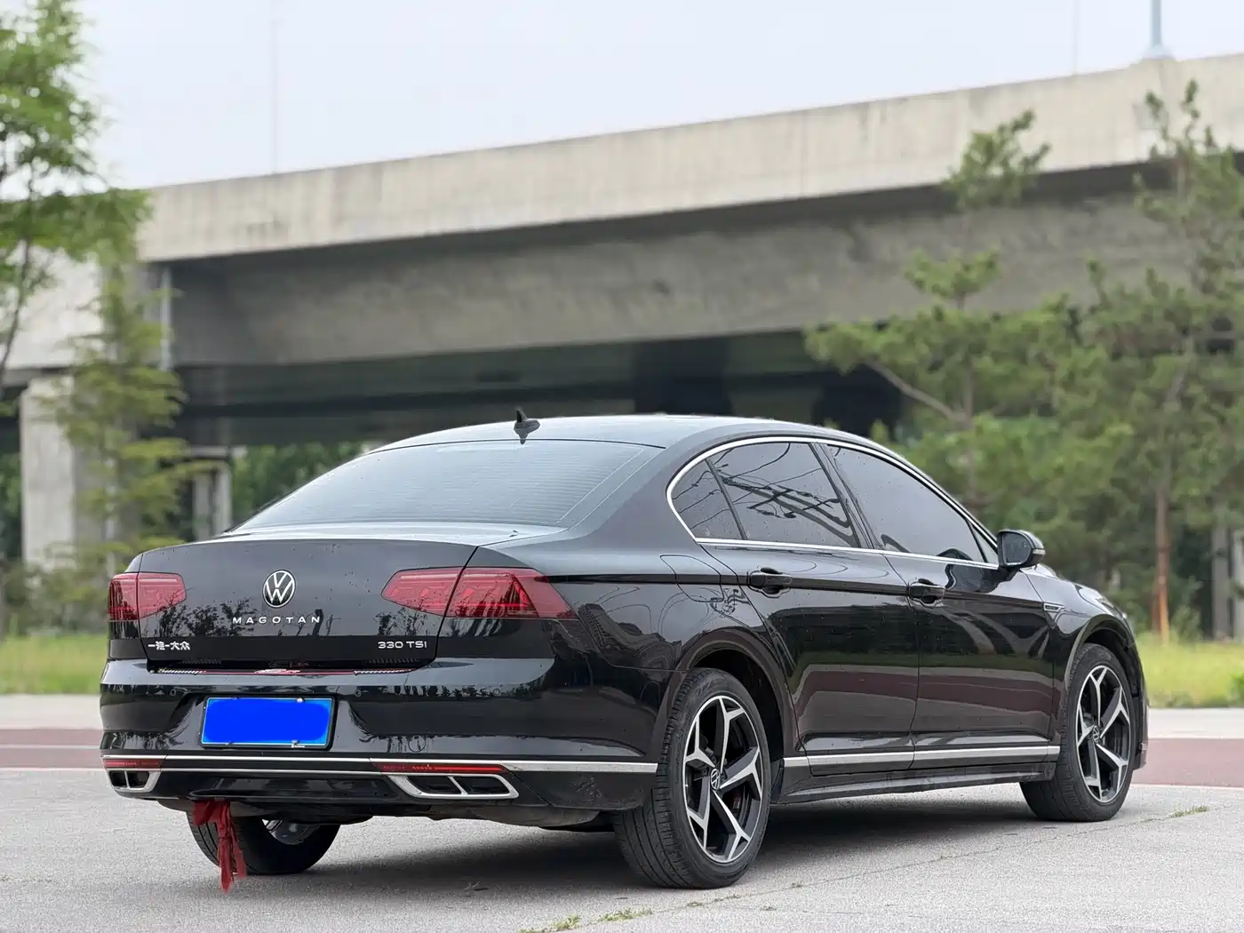Volkswagen Magotan 2023 Model 2 Million Commemorative Edition 330TSI DSG Luxury фото 9