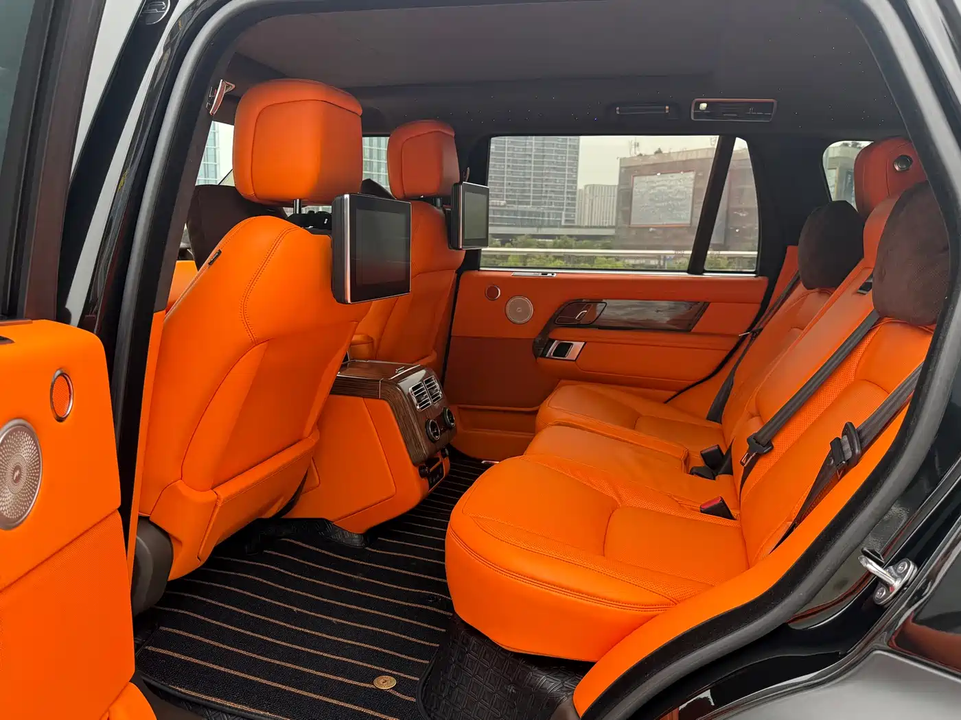 Land Rover Range Rover 2018 3.0 SC V6 Vogue Heritage Extended Edition фото 6