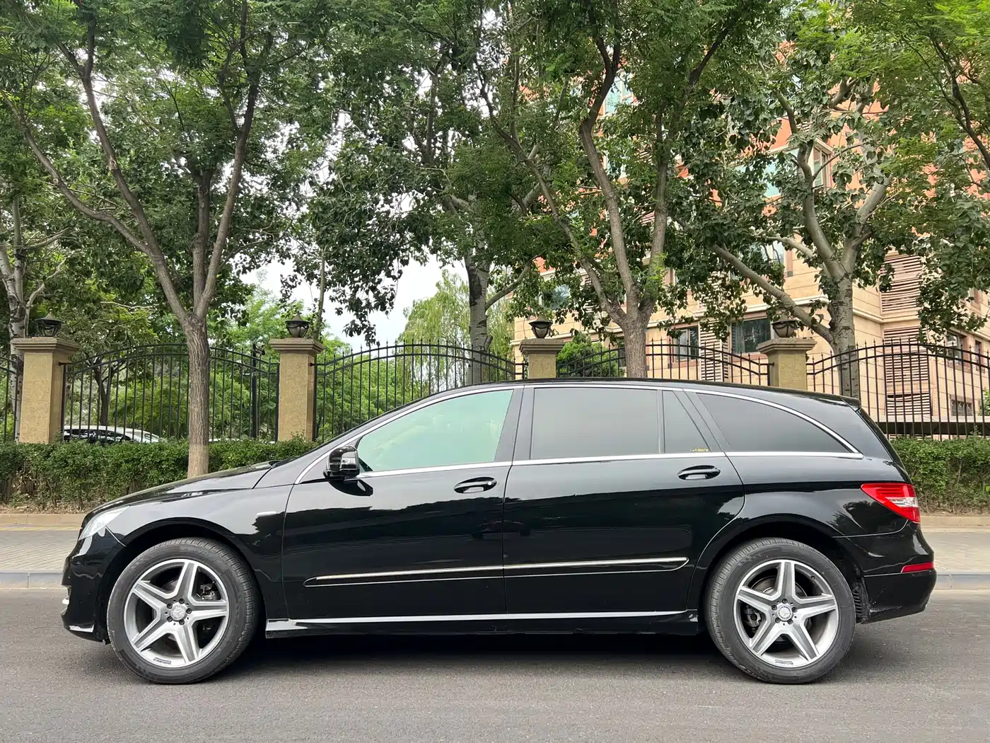 Mercedes-Benz R-Class 2017 R 320 4MATIC Business Collector's Edition фото 11