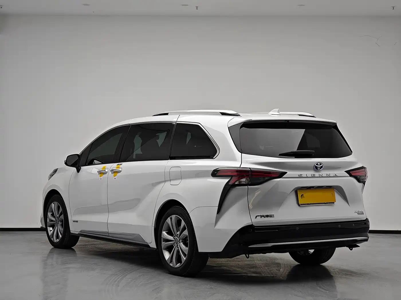 Toyota Sienna 2021 2.5L Hybrid Platinum Edition фото 6