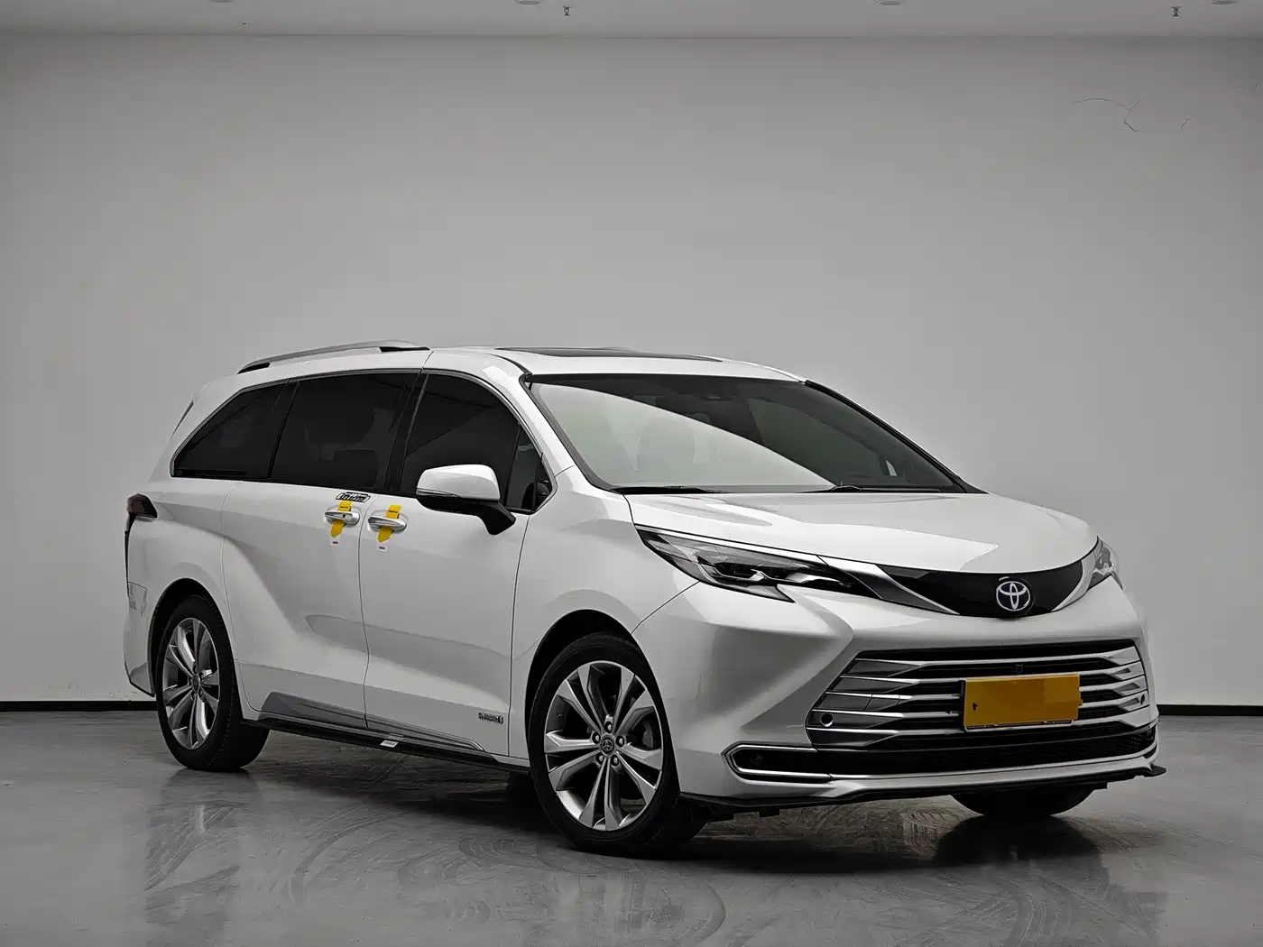 Toyota Sienna 2021 2.5L Hybrid Platinum Edition фото 3