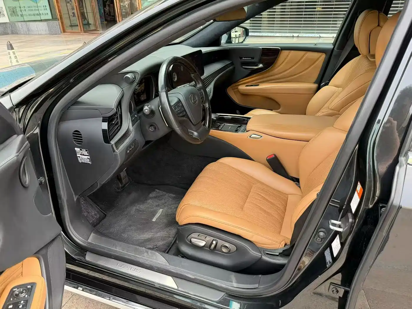 Lexus LS 2021 500h Luxury Edition фото 4