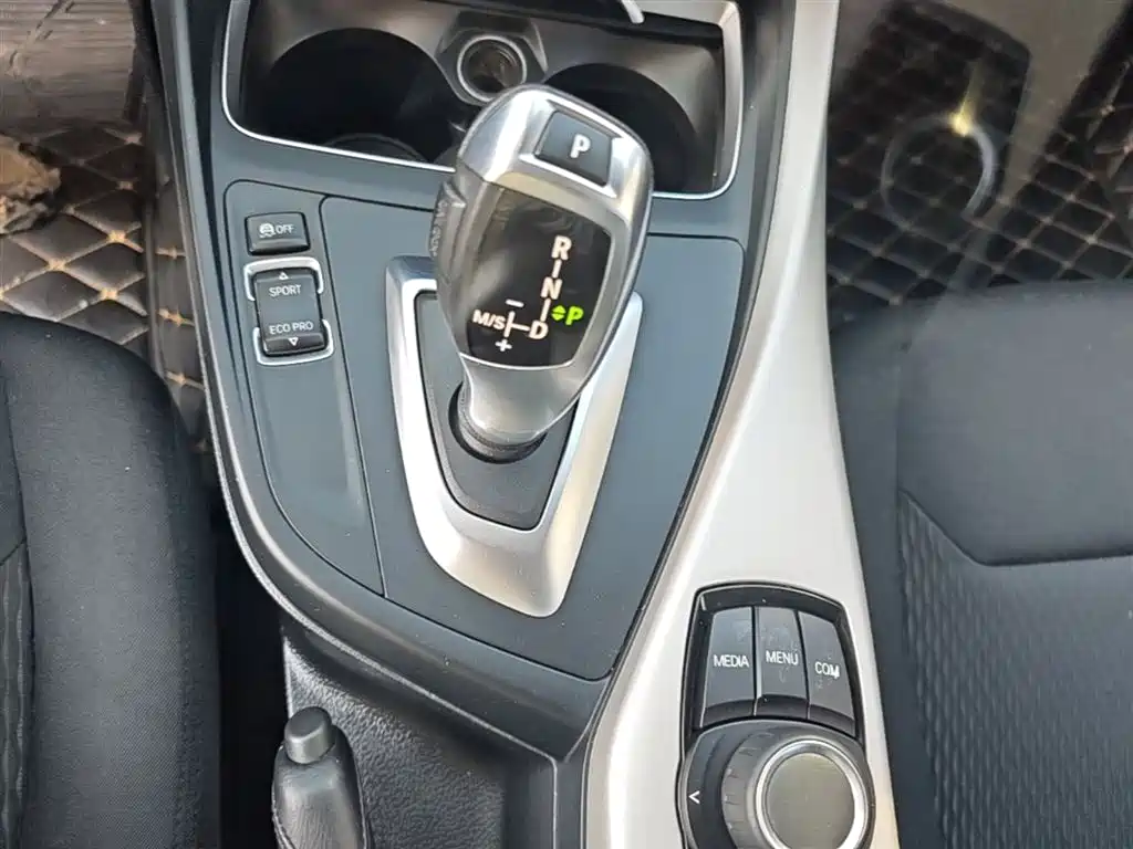 BMW 1 Series (Import) 2018 118i Leading фото 14