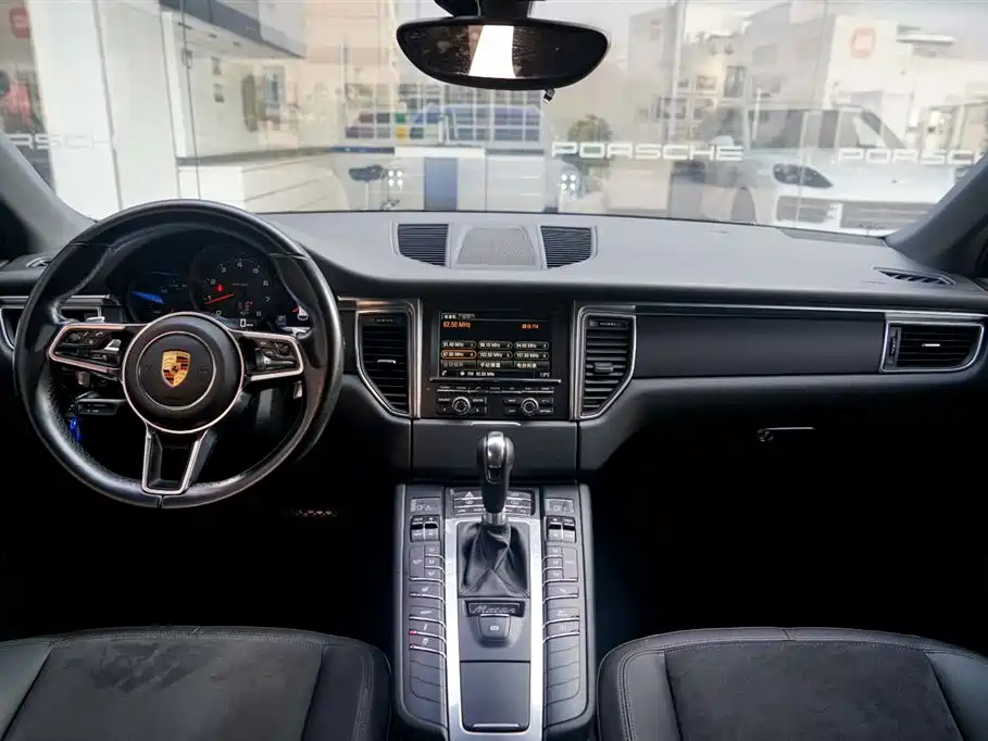 Porsche Macan 2016 Macan 2.0T фото 11