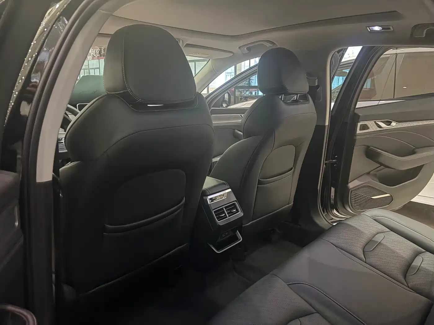 Фото 8 - Geely Preface