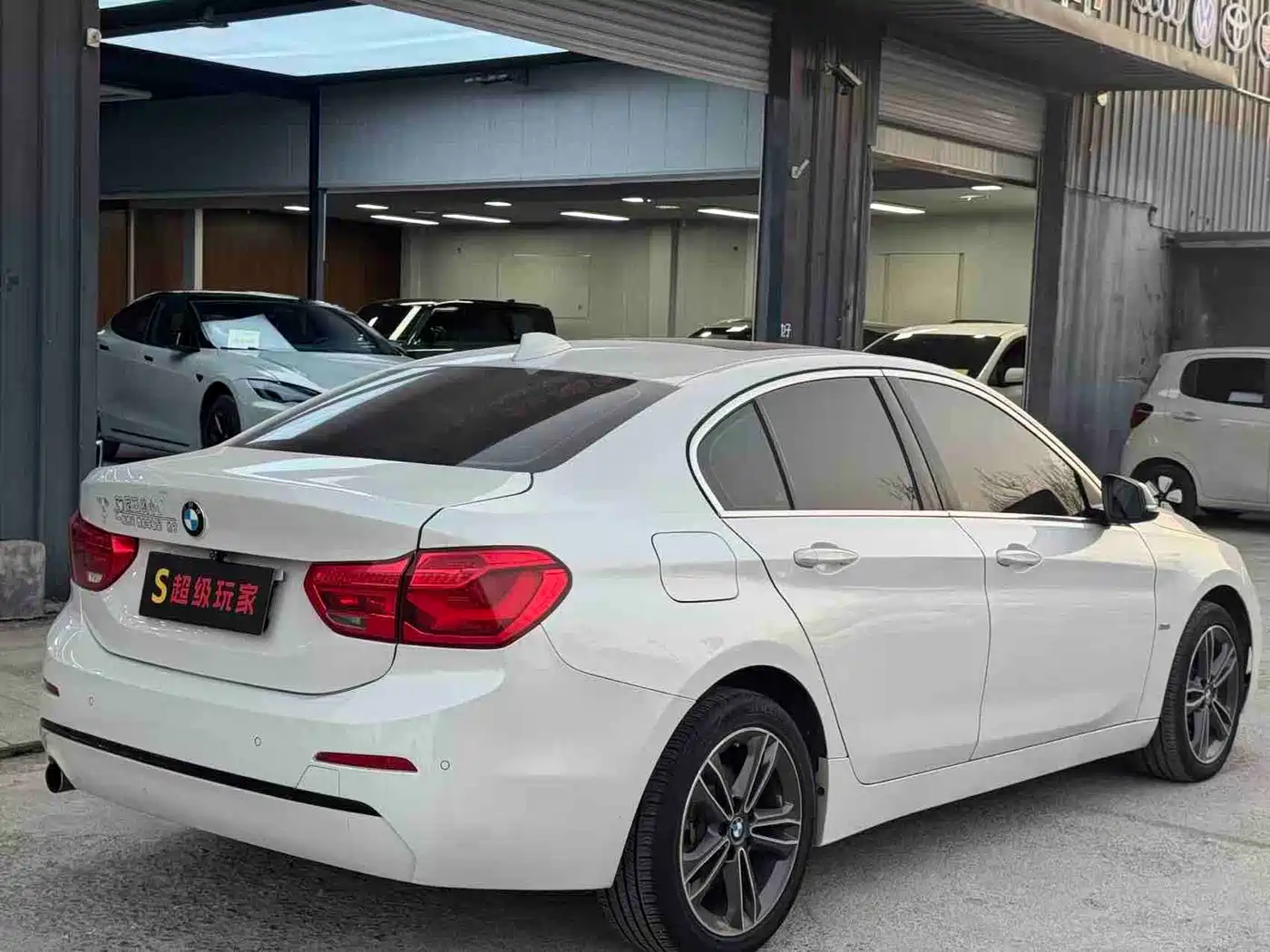BMW 1 Series 2018 118i Sport Edition фото 9