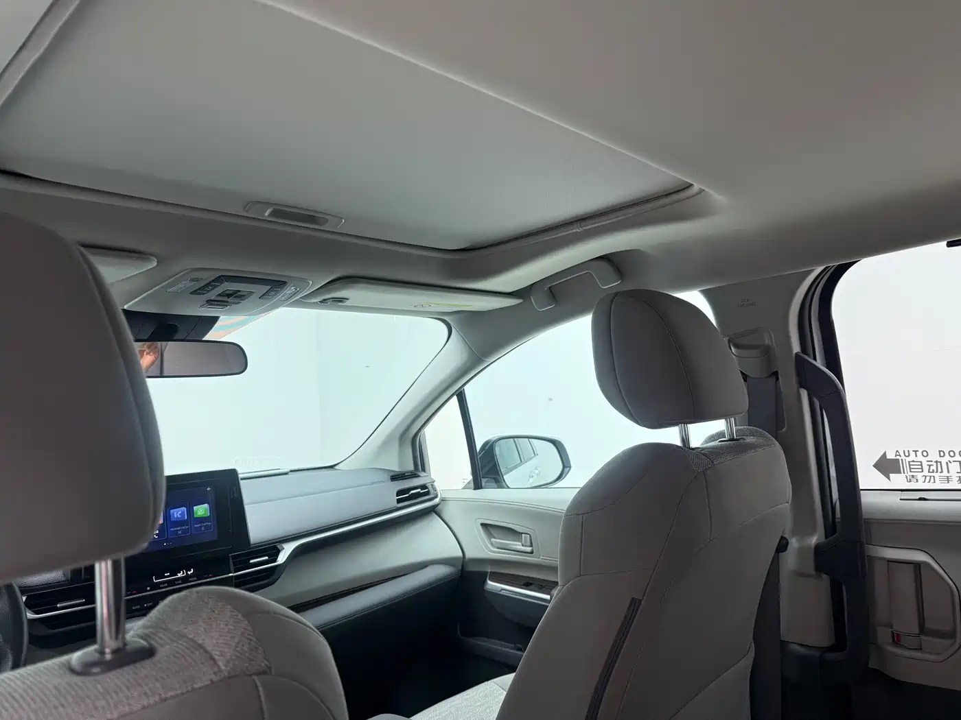 Toyota Sienna 2023 2.5L Hybrid Comfort Edition фото 21