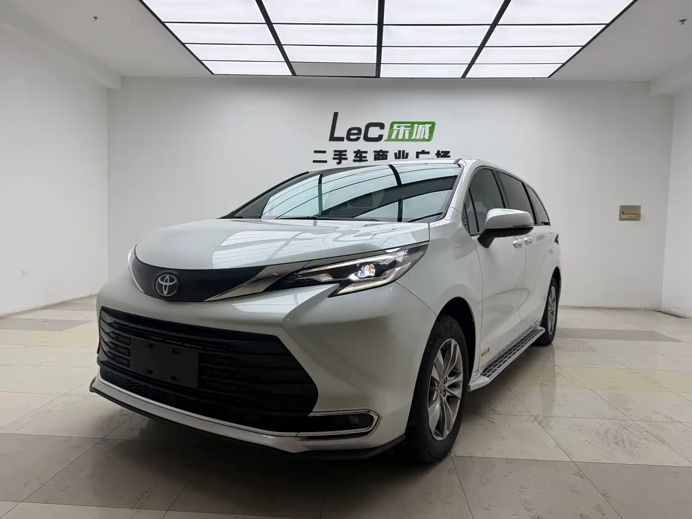 Toyota Sienna 2023 2.5L Hybrid Comfort Edition