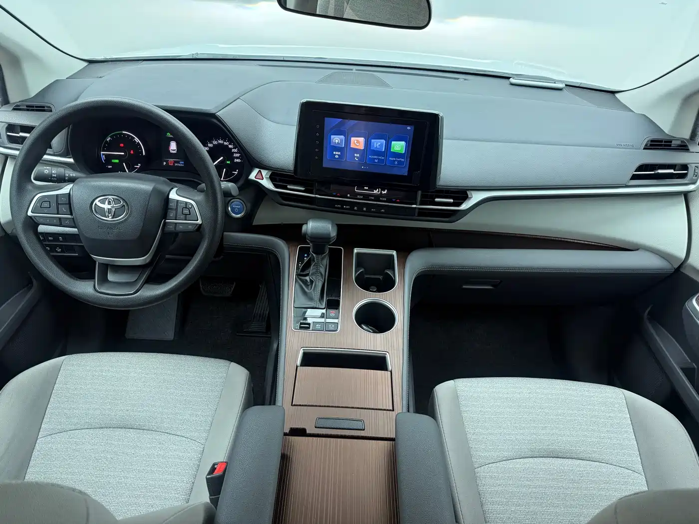 Toyota Sienna 2023 2.5L Hybrid Comfort Edition фото 8