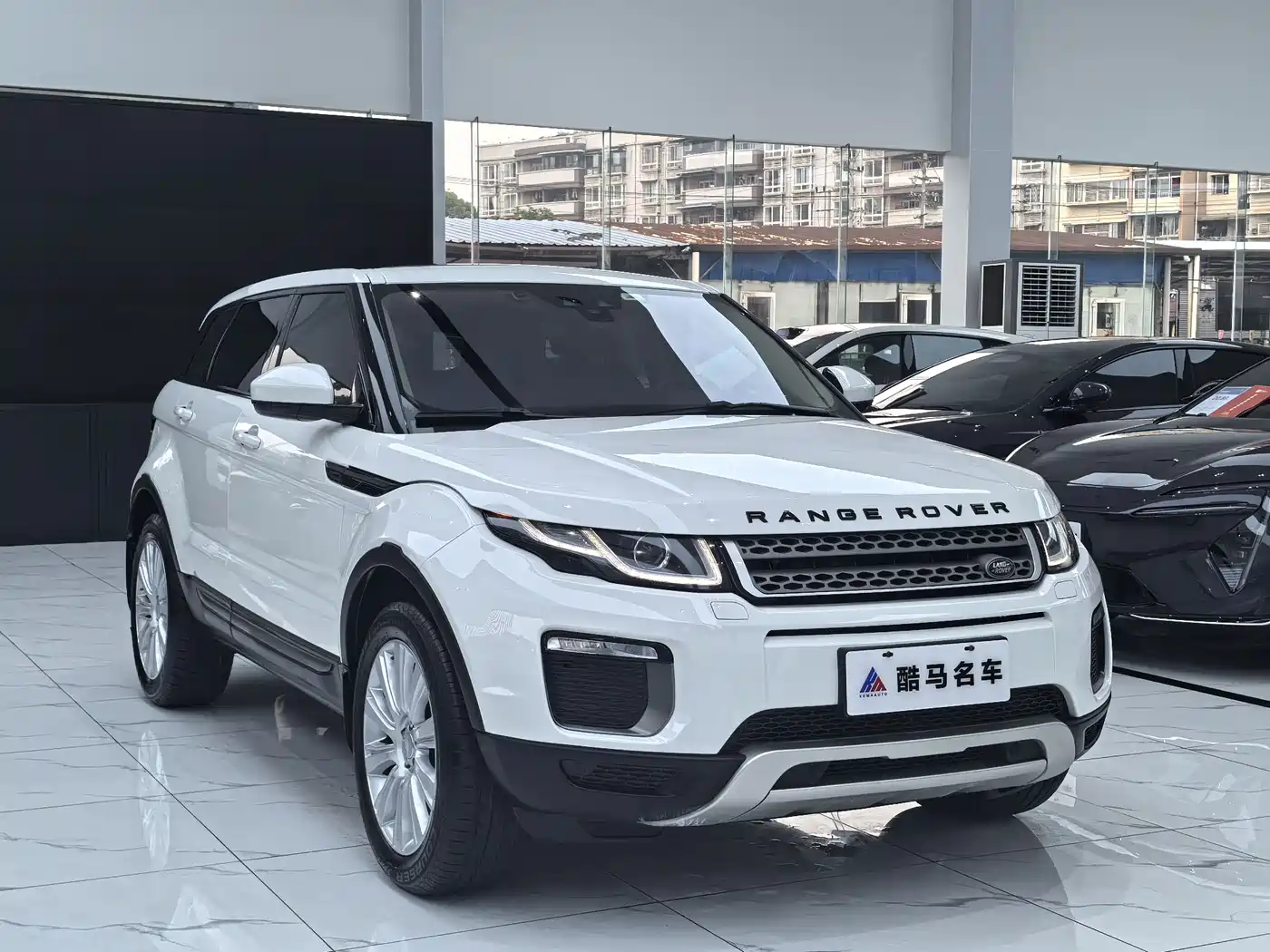 Land Rover Range Rover Evoque 2016 2.0T SE ZhiYao фото 3