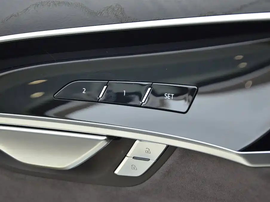 Audi A8 2025 A8L 50 TFSI quattro Exclusive Selection фото 13