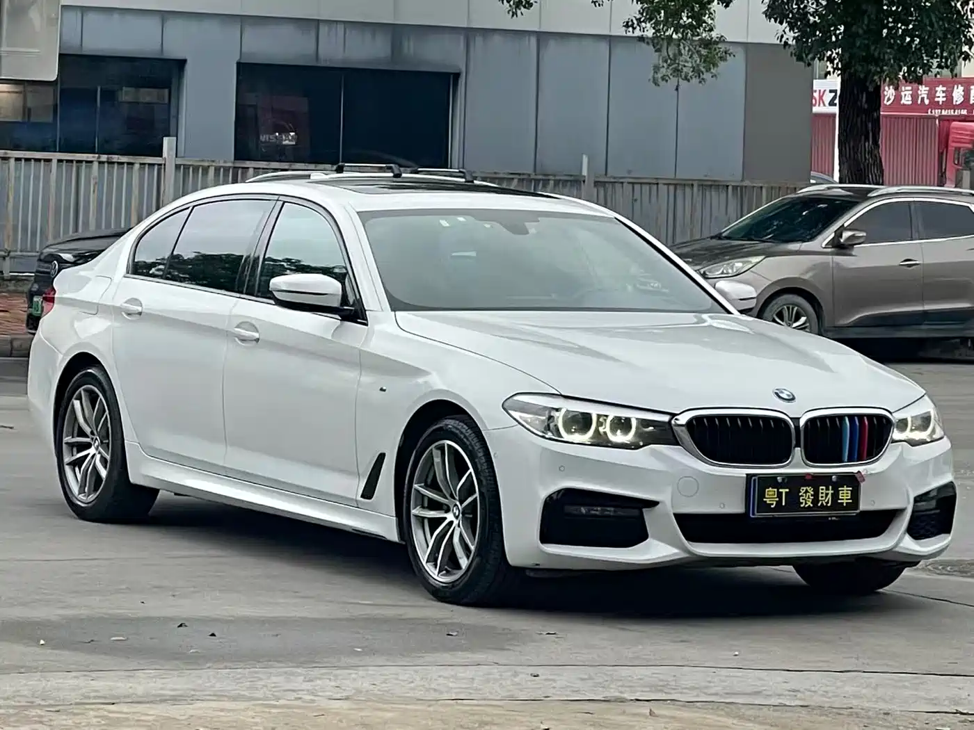 BMW 5 Series 2019 525Li M Sport Package фото 3