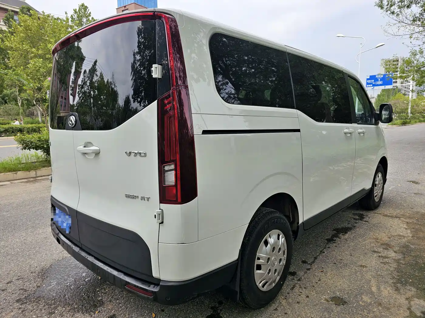 SAIC Maxus Xintu V70 2023 Model 2.0T Elite Edition Automatic Short Wheelbase Low Roof 5/6-Seater фото 7