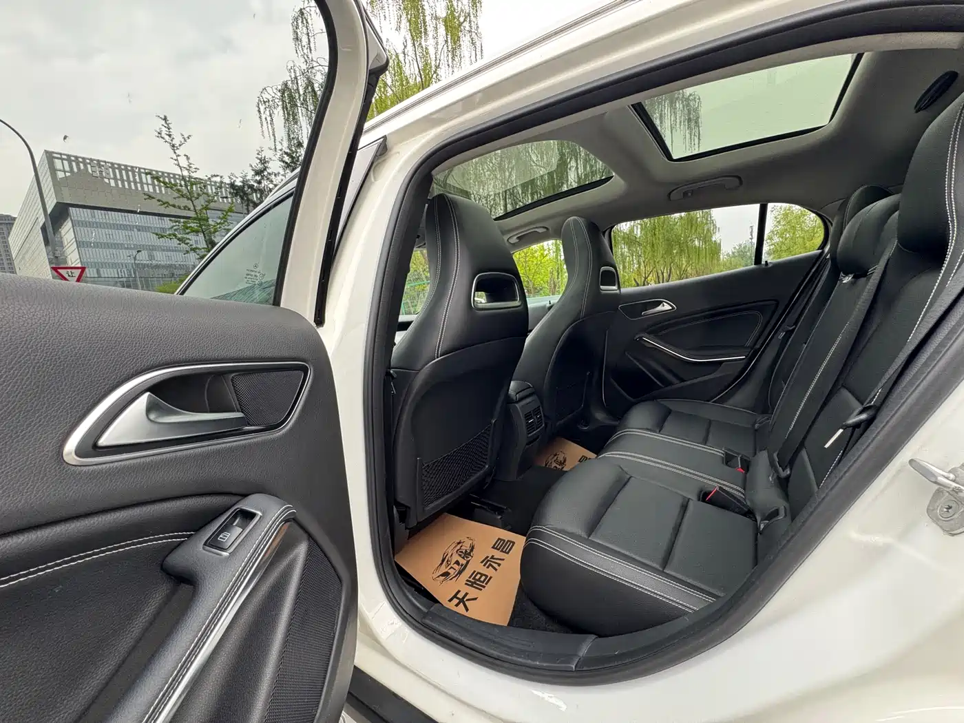 Mercedes-Benz GLA 2015 GLA 220 4MATIC Fashion Edition фото 14