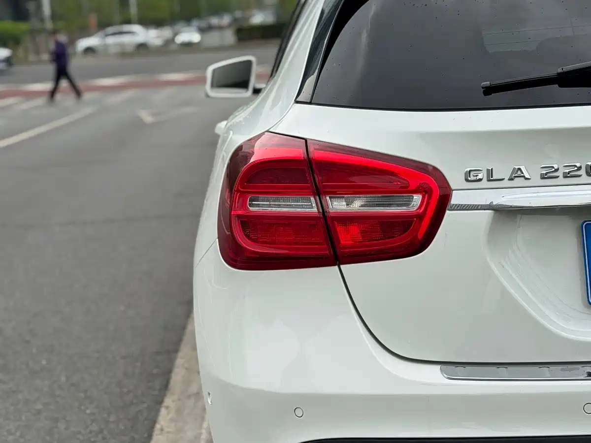 Mercedes-Benz GLA 2015 GLA 220 4MATIC Fashion Edition фото 19
