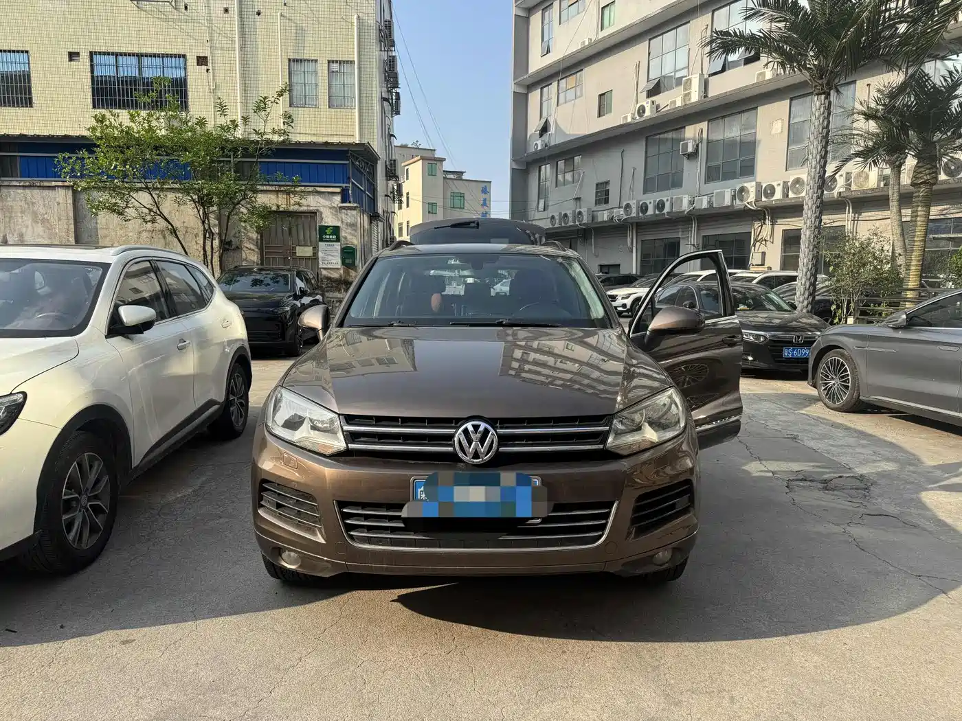 Volkswagen Touareg 2014 3.0TSI Black Explorer фото 4