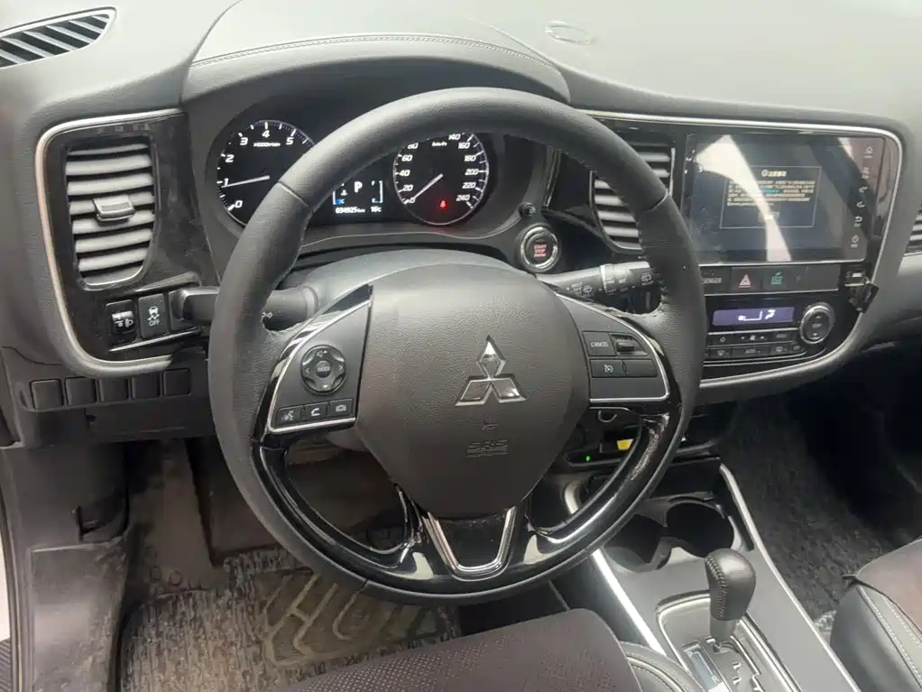 Mitsubishi Outlander 2022 2021 2.0L 2WD Smooth Ride Version 5-Seater
