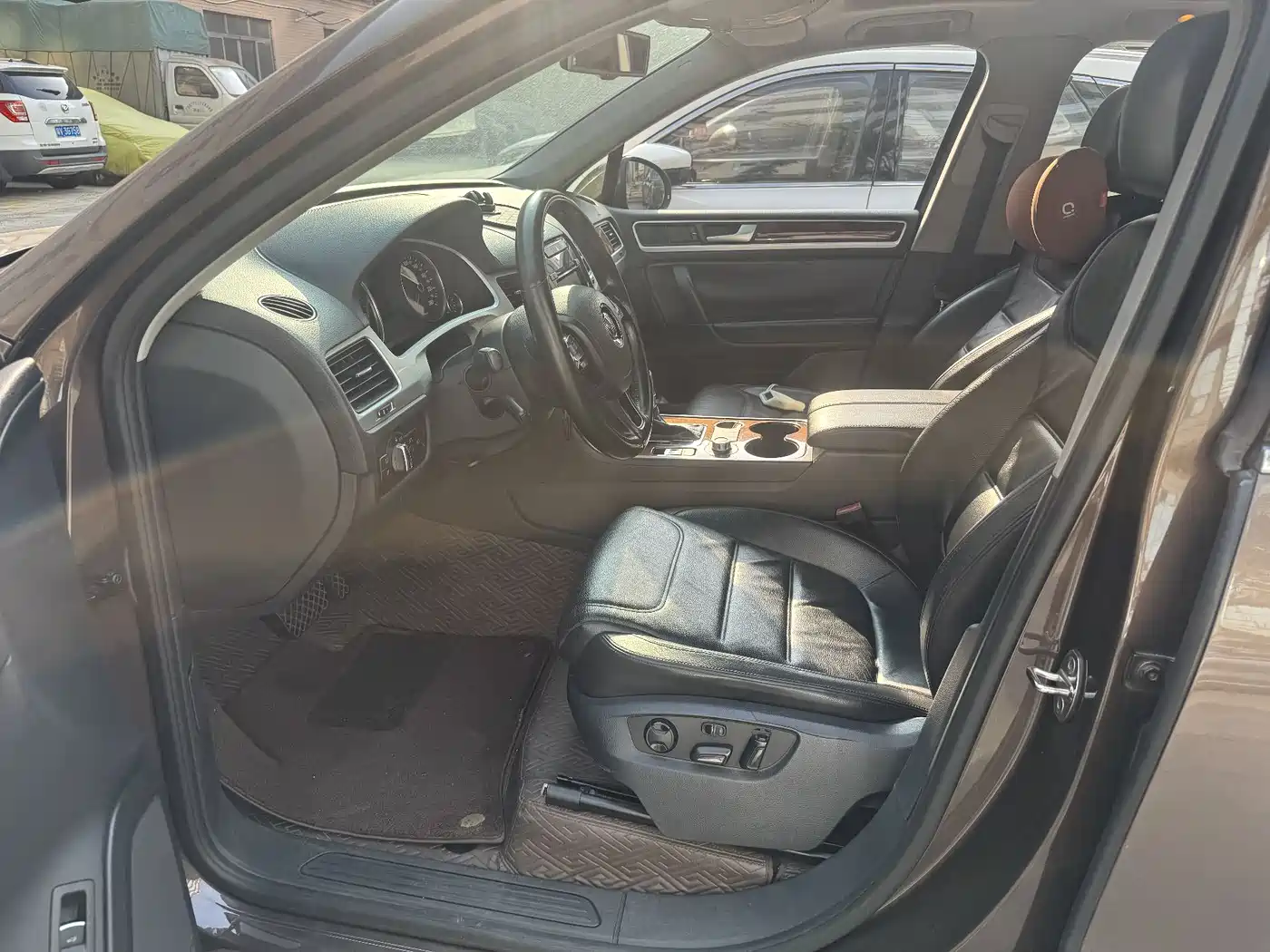 Volkswagen Touareg 2014 3.0TSI Black Explorer фото 13