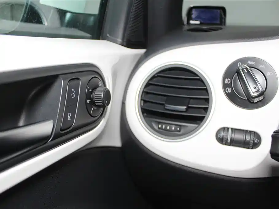 Volkswagen Beetle 2013 1.4TSI Fashion Edition фото 9