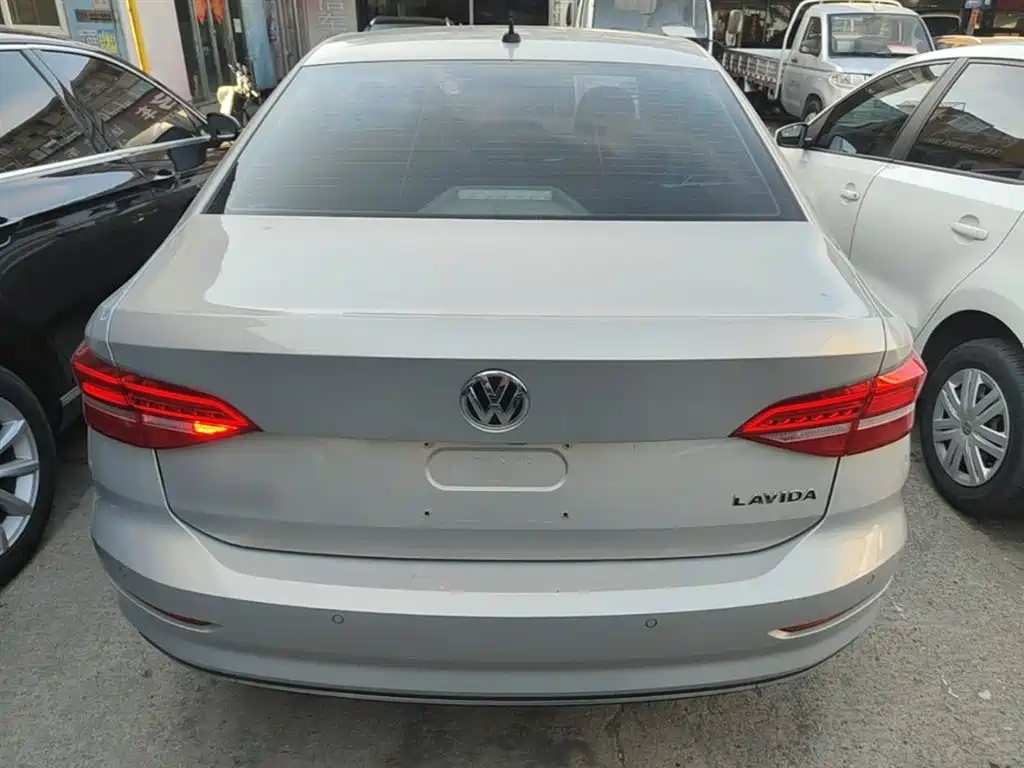 Volkswagen Lavida 2019 1.5L Automatic Comfort Edition China VI фото 6