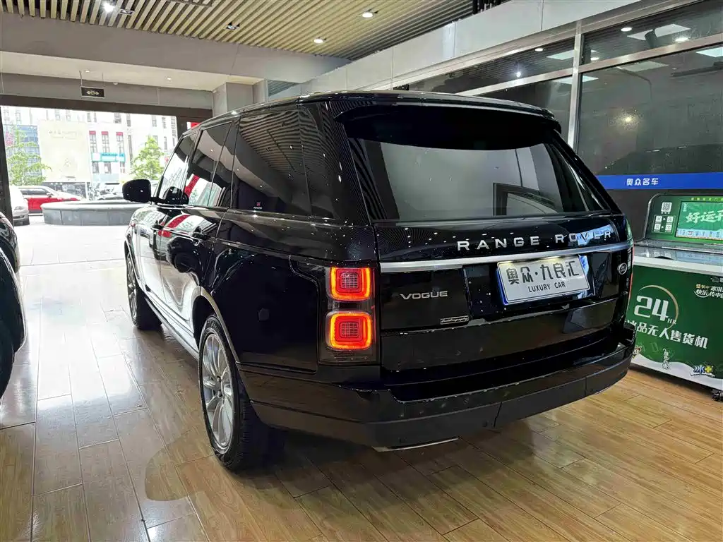 Land Rover Range Rover 2020 3.0 L6 Heritage Edition фото 19