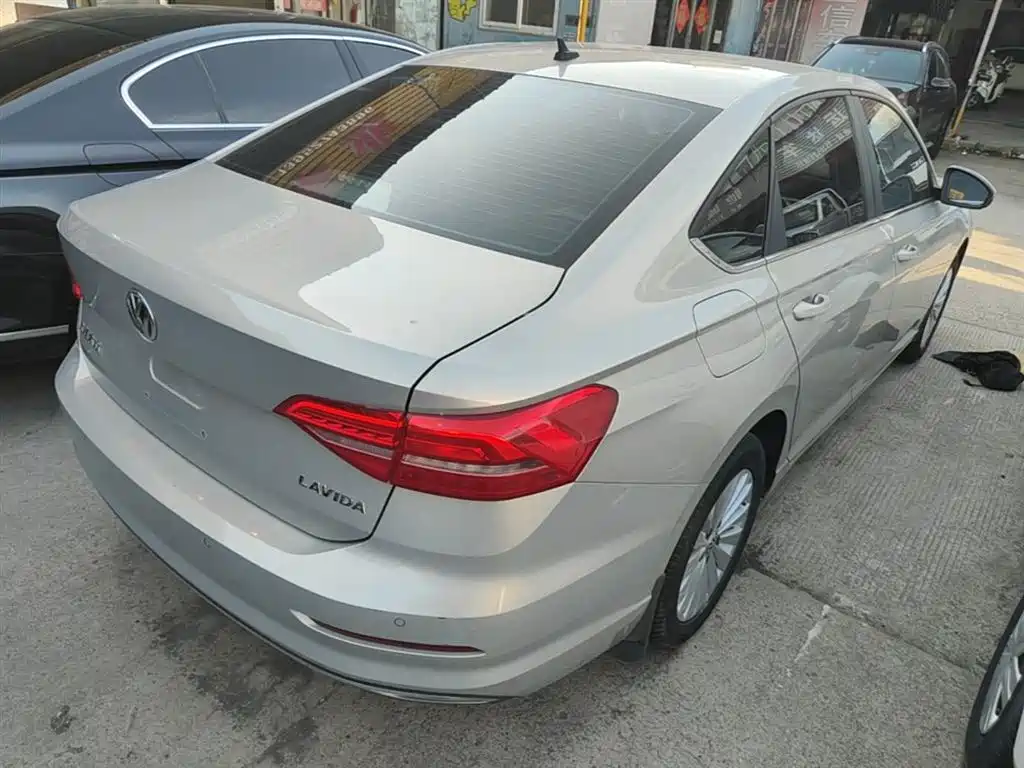 Volkswagen Lavida 2019 1.5L Automatic Comfort Edition China VI фото 7