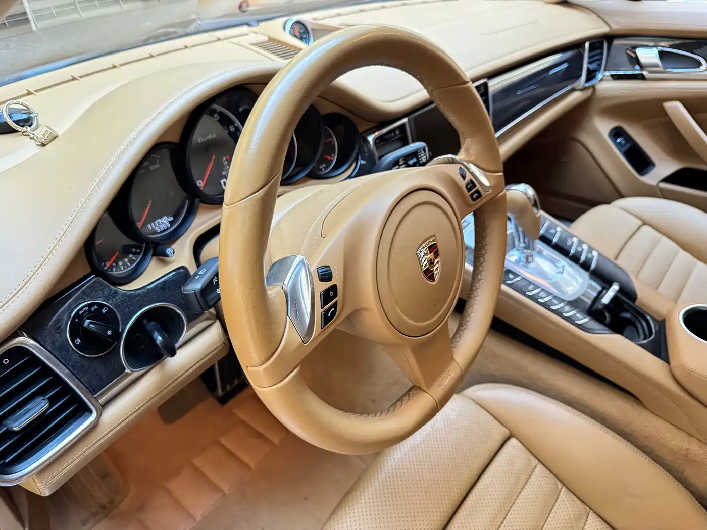 Porsche Panamera 2010 Porsche Panamera Turbo 4.8T фото 14