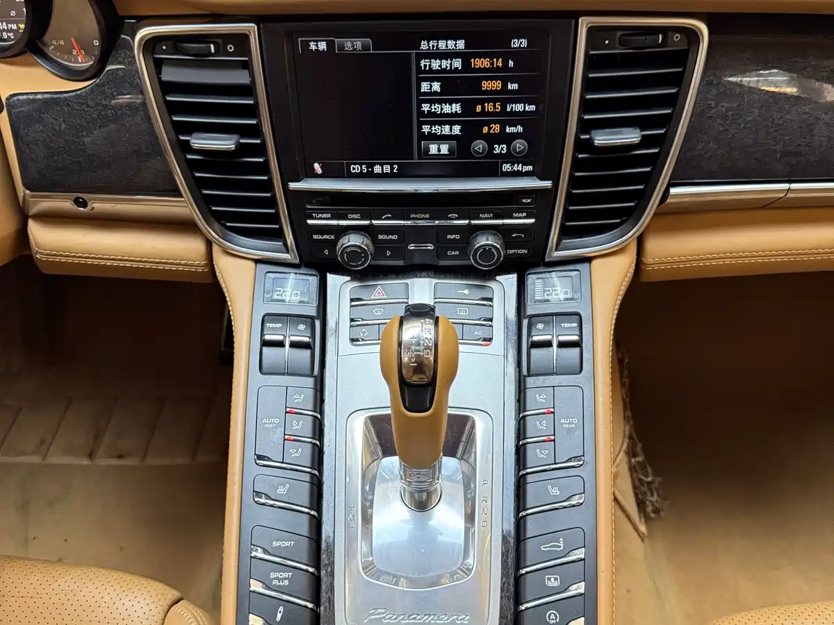 Porsche Panamera 2010 Porsche Panamera Turbo 4.8T фото 19