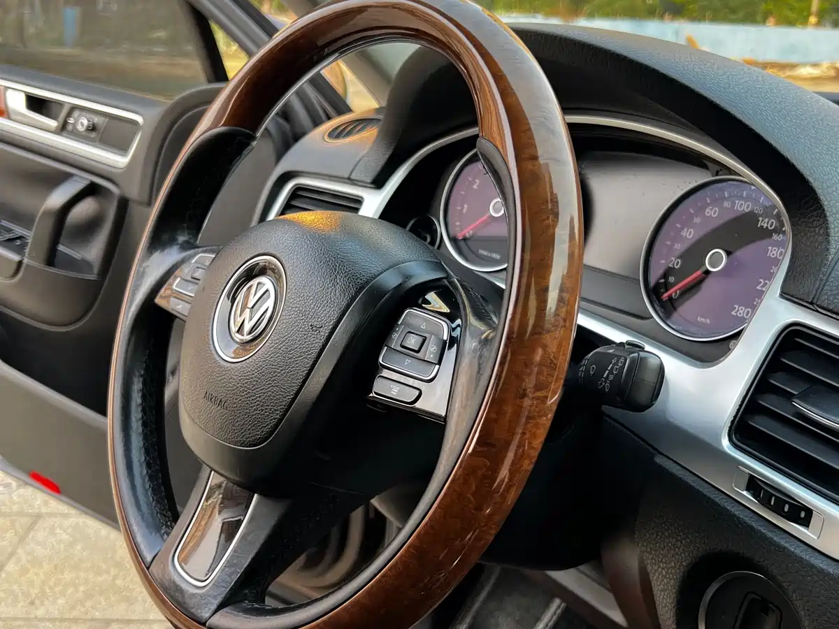 Volkswagen Touareg 2011 3.0TSI Premium фото 20
