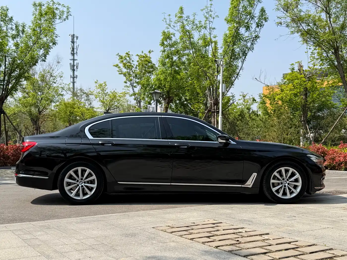 BMW 7 Series 2017 730Li Leading Edition фото 18