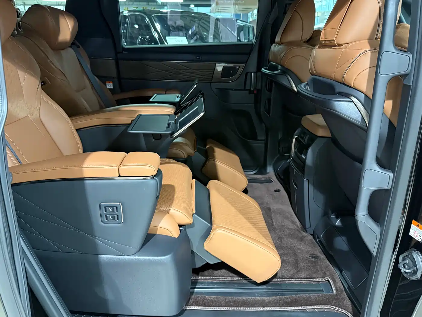 Toyota Vellfire 2024 Crown Hybrid 2.5L Executive Premium Edition фото 12