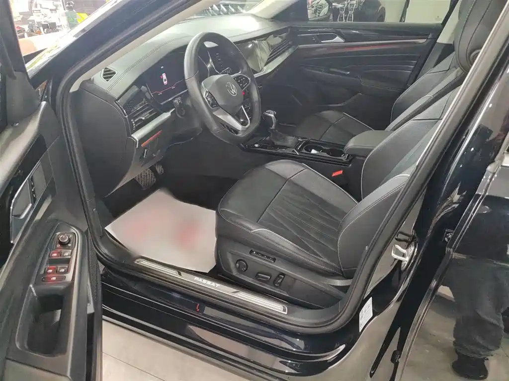 Volkswagen Passat 2023 Facelift 330TSI Luxury Edition фото 15