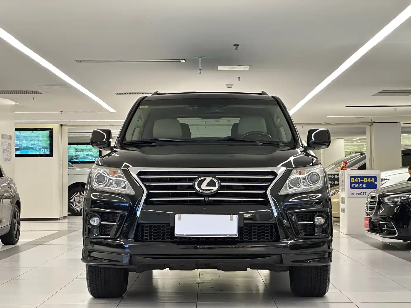 Lexus LX 2009 570 фото 2