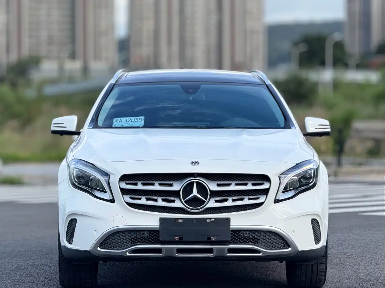 Mercedes-Benz GLA 2018 GLA 200 Fashion фото 2