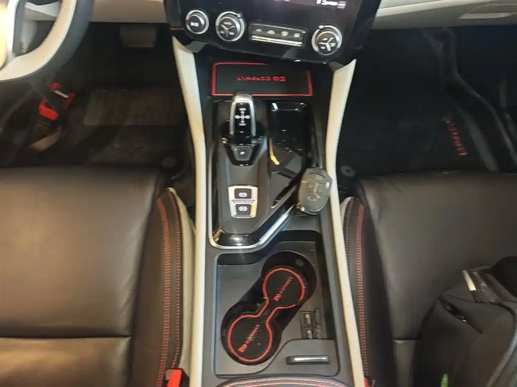 Lynk & Co 02 2018 Model 1.5T DCT 2WD Yao Pro Edition China V фото 14