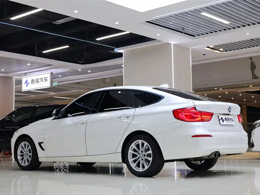 BMW 3 Series GT 2017 320i Fashion фото 5