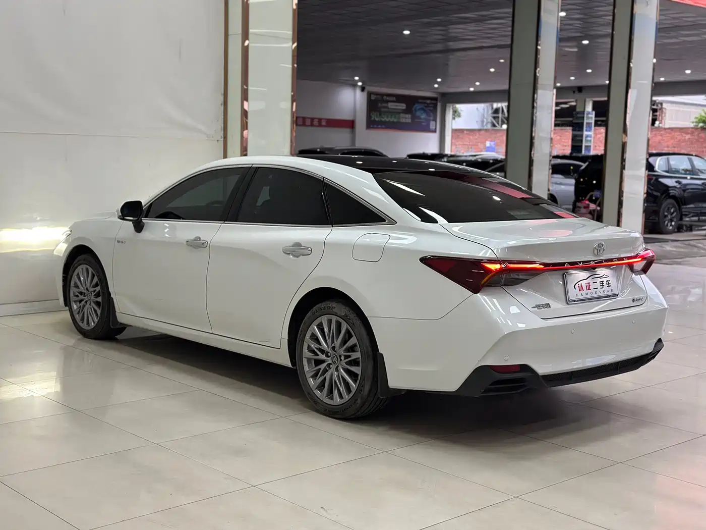 Toyota Avalon 2024 Hybrid 2.0L Luxury Edition фото 18