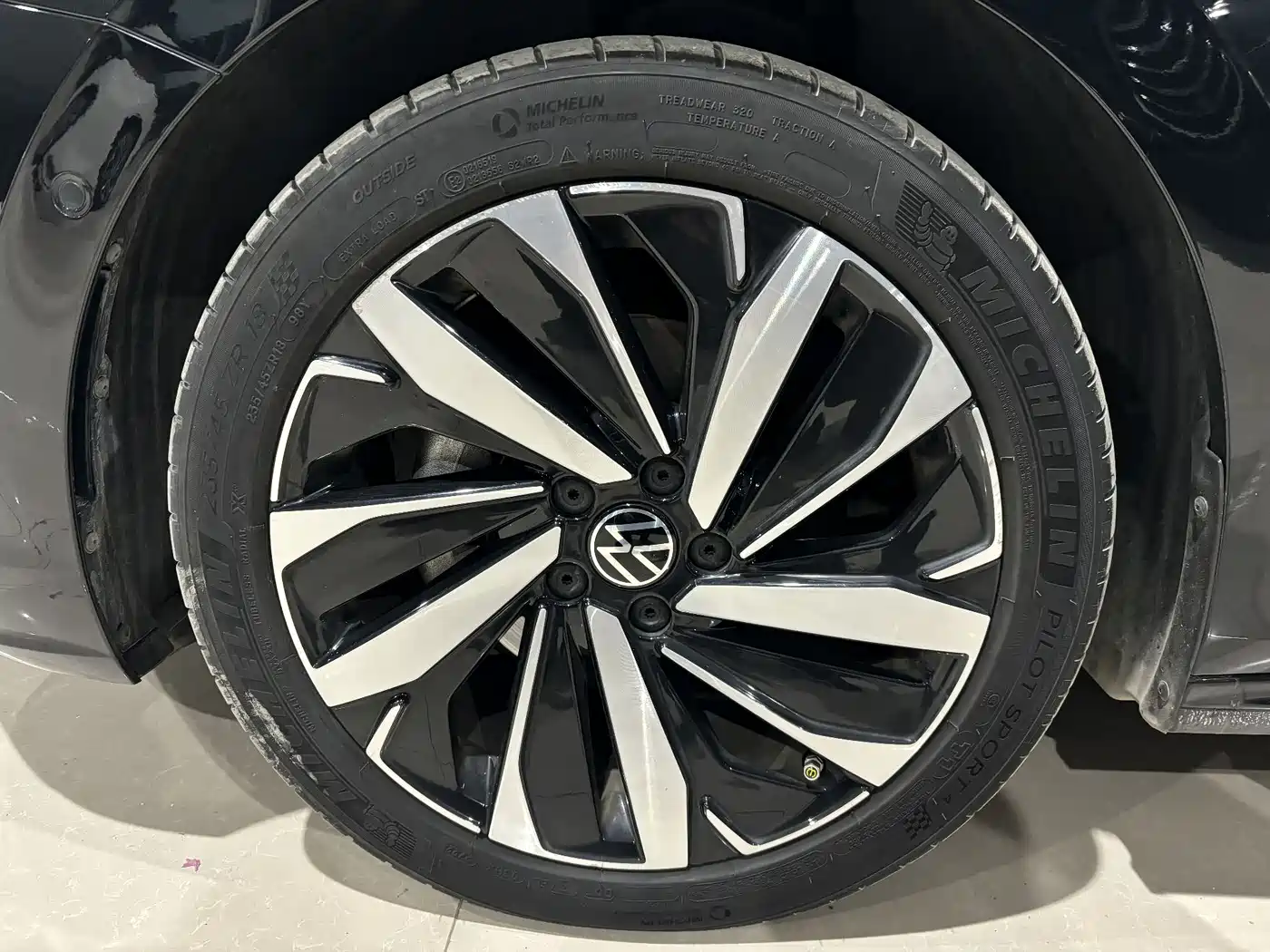Volkswagen Passat 2022 330TSI Premium Edition фото 17