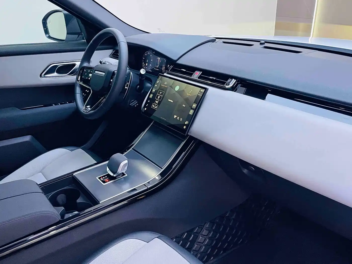 Фото 7 - Land Rover Range Rover Velar