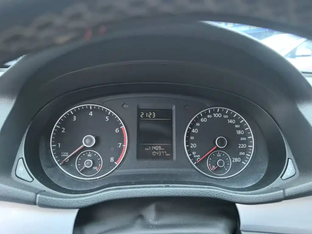 Фото 12 - Volkswagen Passat