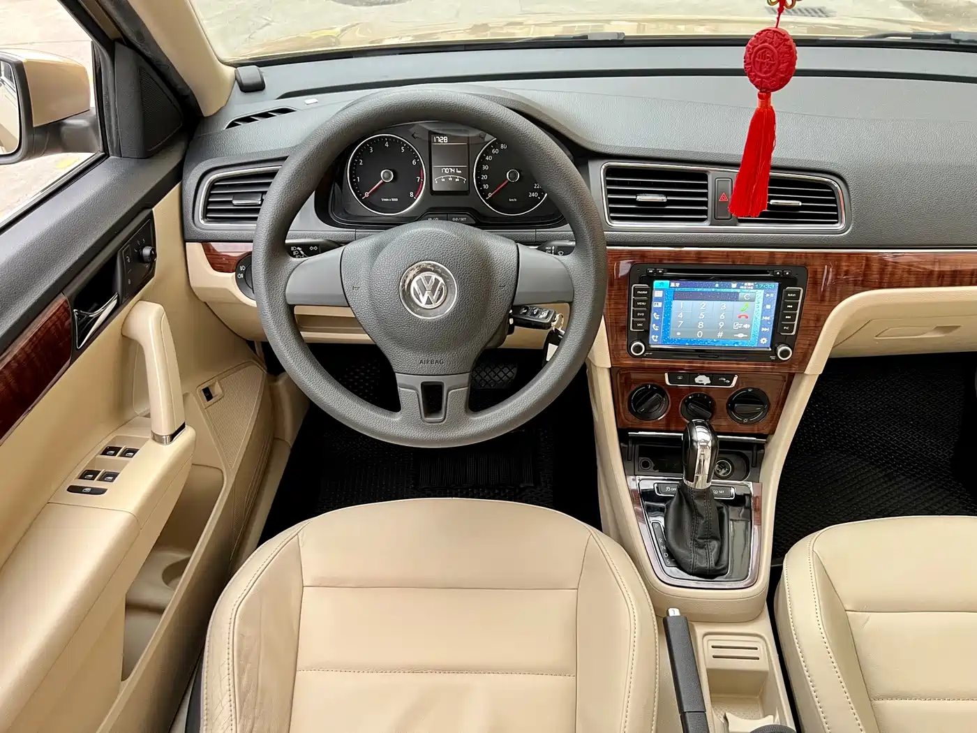 Volkswagen Lavida 2013 Facelift Classic 1.6L Automatic Comfort фото 9