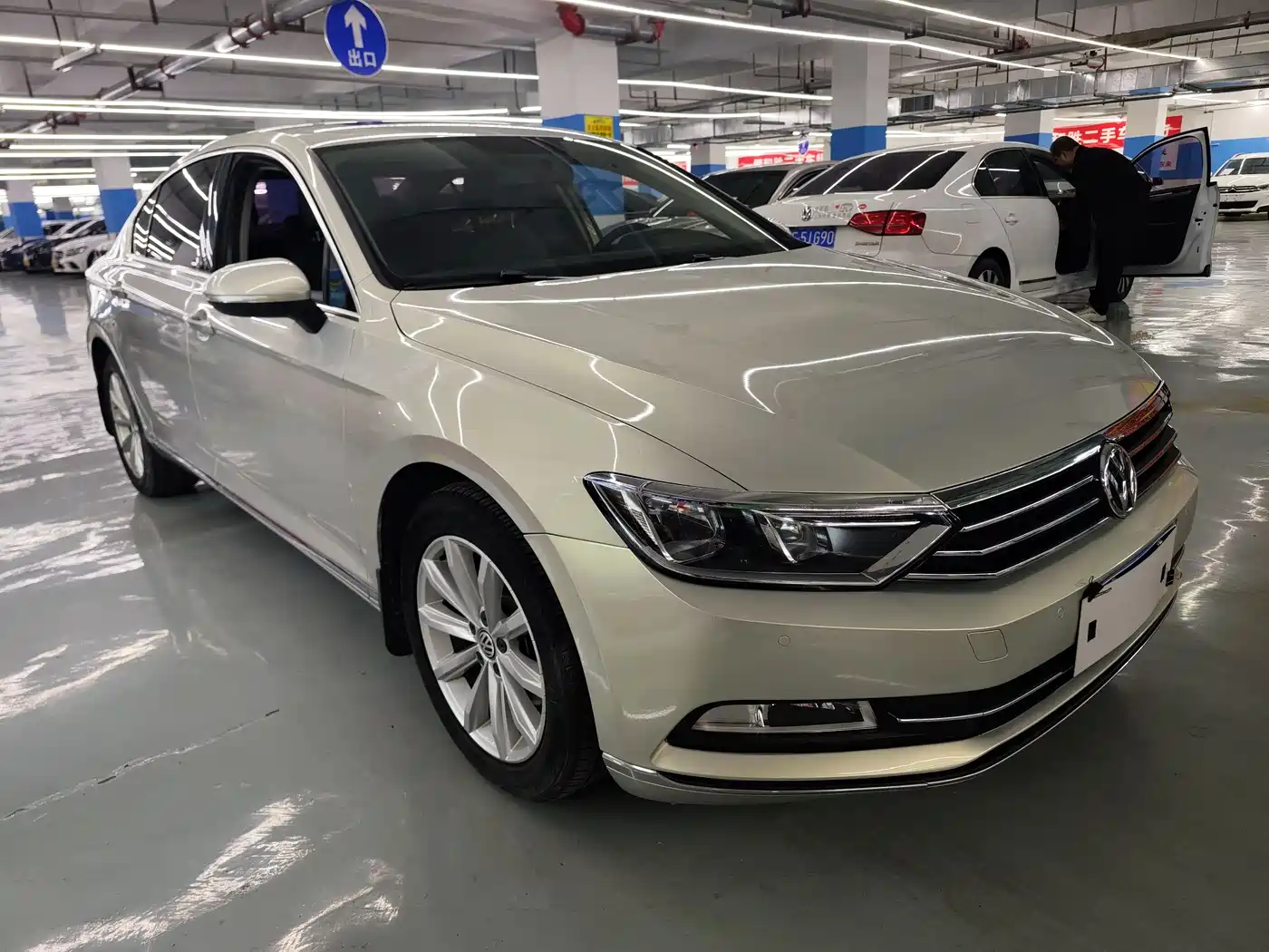 Volkswagen Magotan 2017 330TSI DSG Luxury фото 3