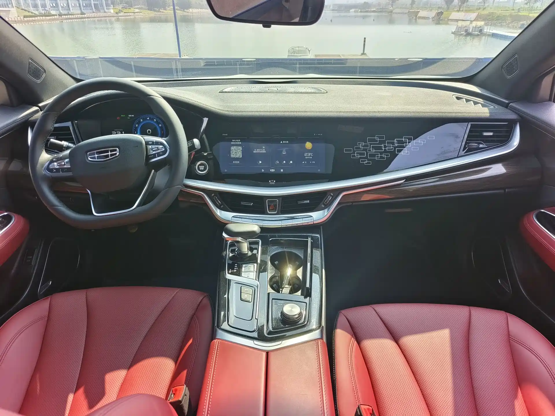 Фото 8 - Geely Borui