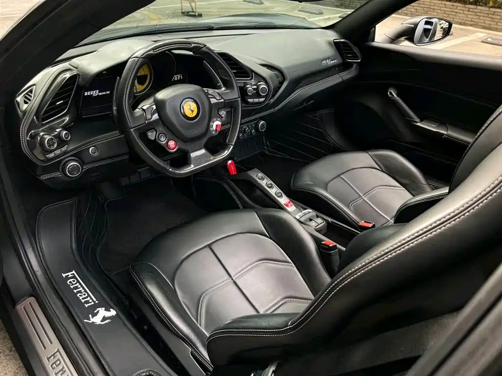 FERRARI 488