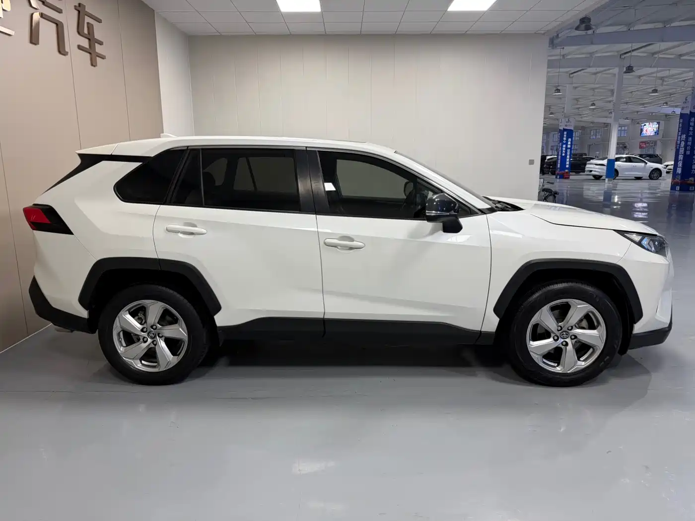 Toyota RAV4 Rongfang 2020 2.0L CVT 2WD Trend Edition фото 14