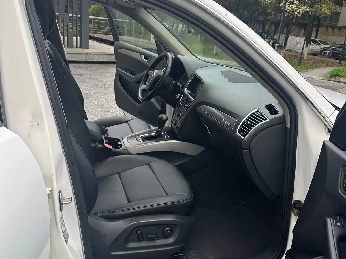 Audi Q5 2011 2.0TFSI Comfort фото 12