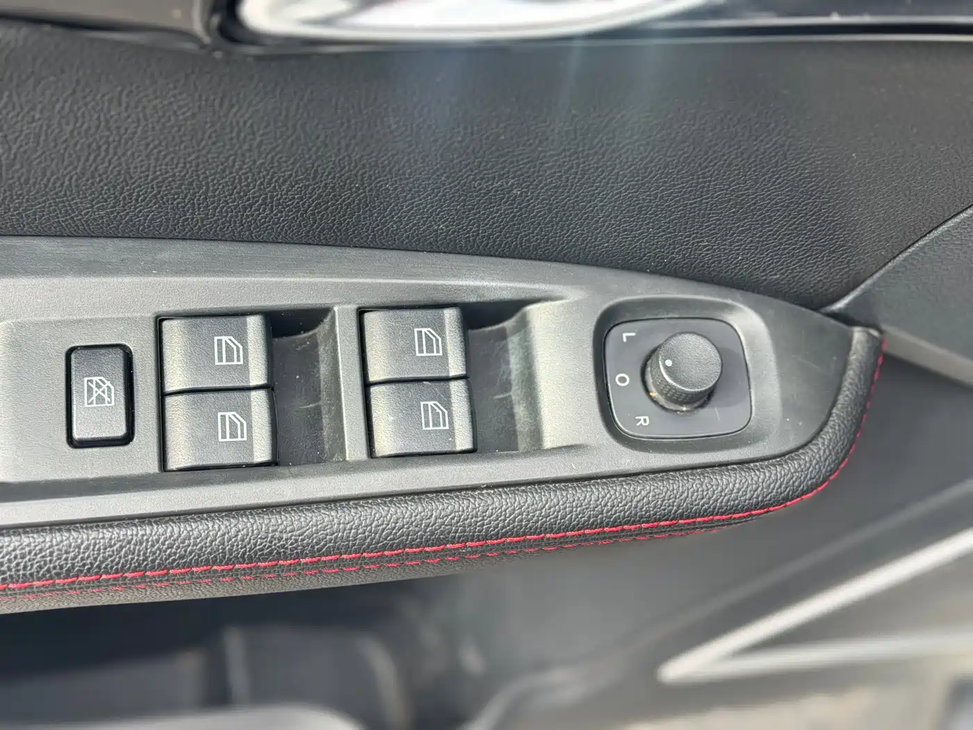 FAW Senya R7 2017 2017 Model 1.6L Manual Luxury